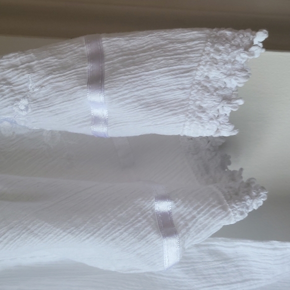 Boho Chic White Lace and Embroidered Top From Greece - Picture 9 of 16